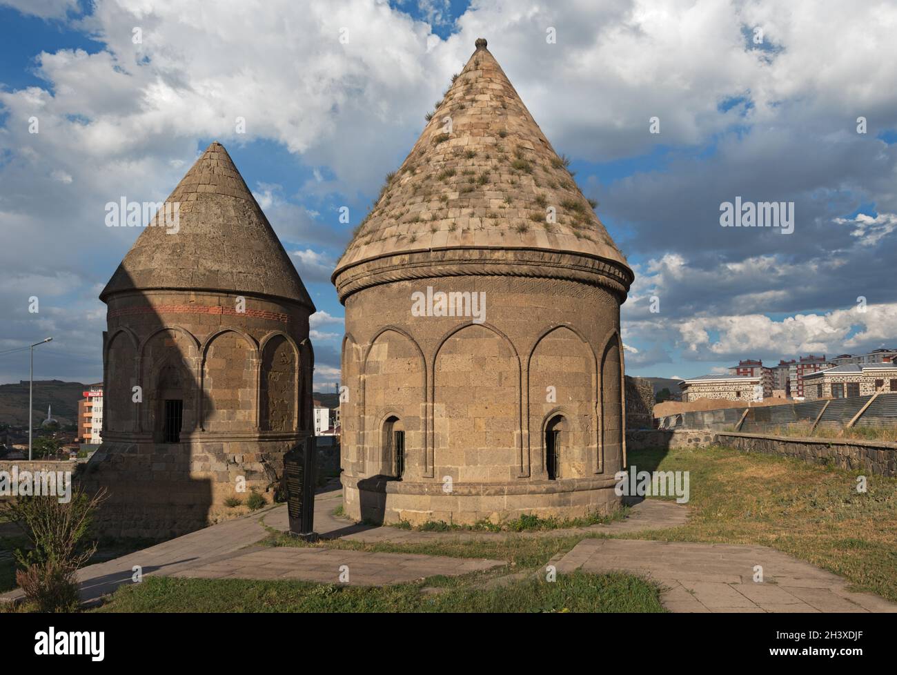 Deux mausolées à Erzurum, Turquie Banque D'Images