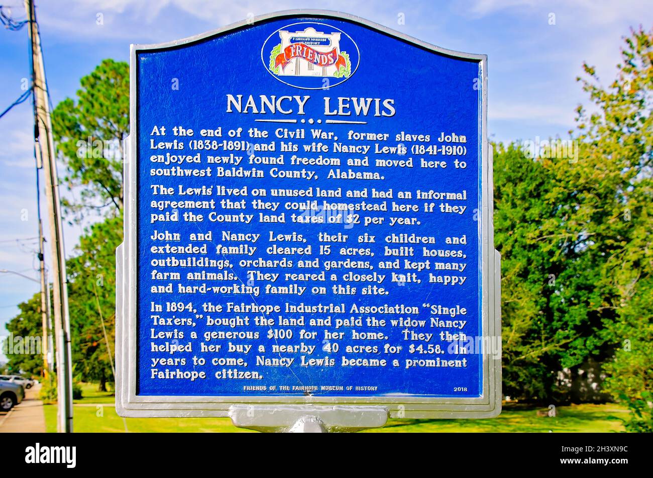 Un marqueur historique raconte l'histoire de la vie de Nancy Lewis, une importante résidente de Fairhope, le 23 octobre 2021, à Fairhope, en Alabama. Banque D'Images
