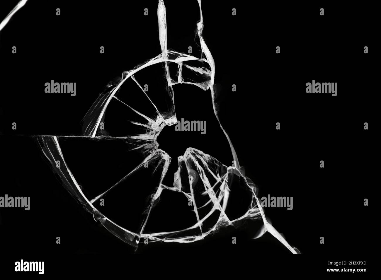 Texture écaillée d'une photo dans la fenêtre.Illustration d'une fissure sur fond noir. Banque D'Images