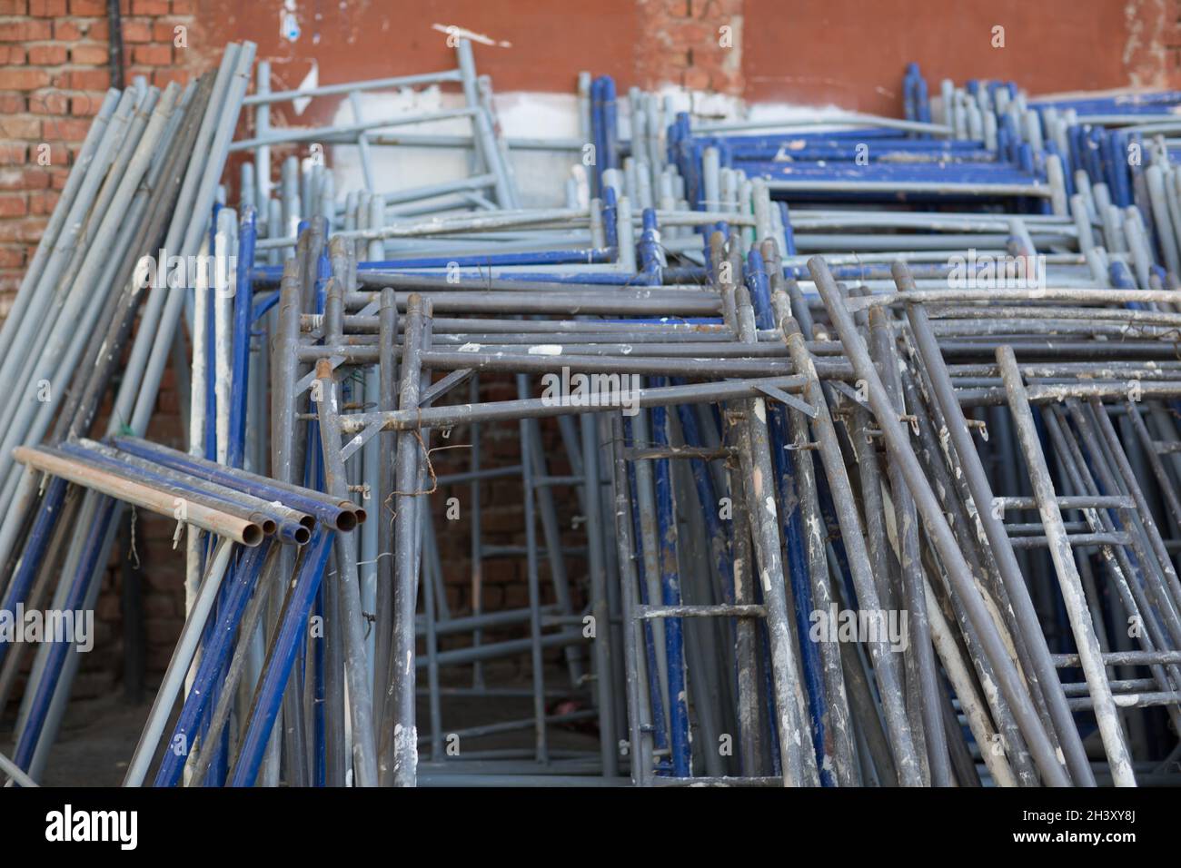 Structures métalliques pour échafaudage et réparation de maisons. Banque D'Images