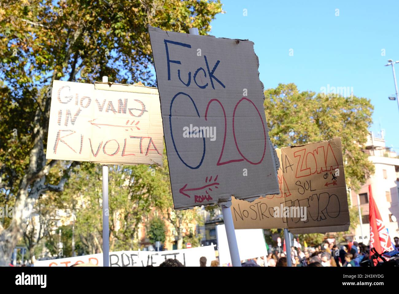 Rome, Italie.30 octobre 2021.Les gens manifestent lors du sommet du G20 à Rome, en Italie, le 30 octobre 2021.Crédit: ALEXANDROS MICHAILIDIS/Alamy Live News Banque D'Images