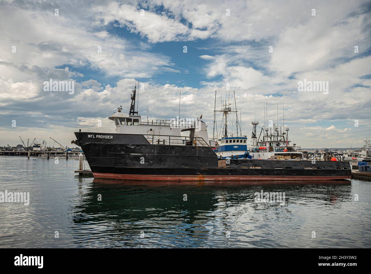 San Diego, Californie, États-Unis - 4 octobre 2021 : promenade Embarcadero.Gros plan du navire de pêche au thon international Provider amarré dans le port de Tpas Banque D'Images