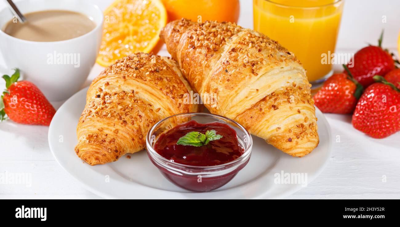 Croissant petit-déjeuner croissants nourriture jus jus d'orange café buffet de l'hôtel bannière Banque D'Images