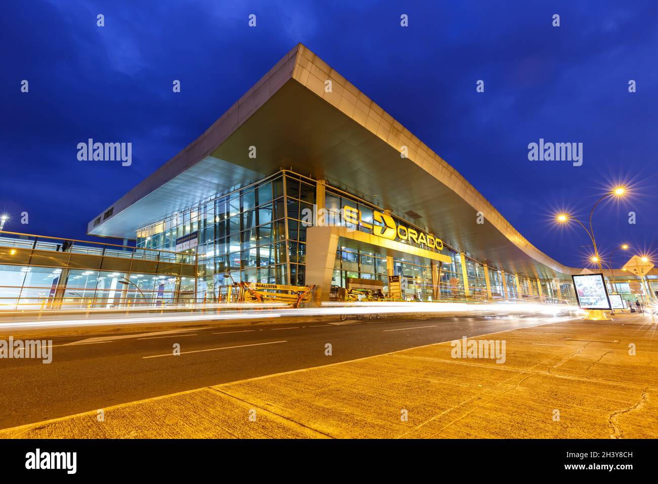 Aéroport de Bogota BOG El Dorado en Colombie terminal heure bleue Banque D'Images