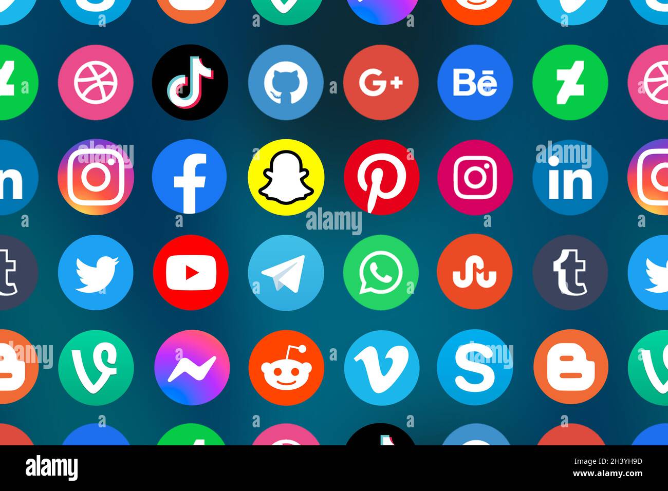 Logo des icônes des médias sociaux réseau social Facebook, Instagram, YouTube, Twitter et WhatsApp sur Internet Banque D'Images