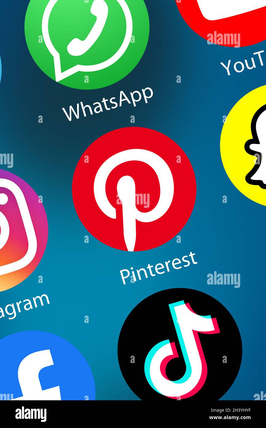 Logo Pinterest icône de médias sociaux réseau social sur l'Internet fond format portrait Banque D'Images