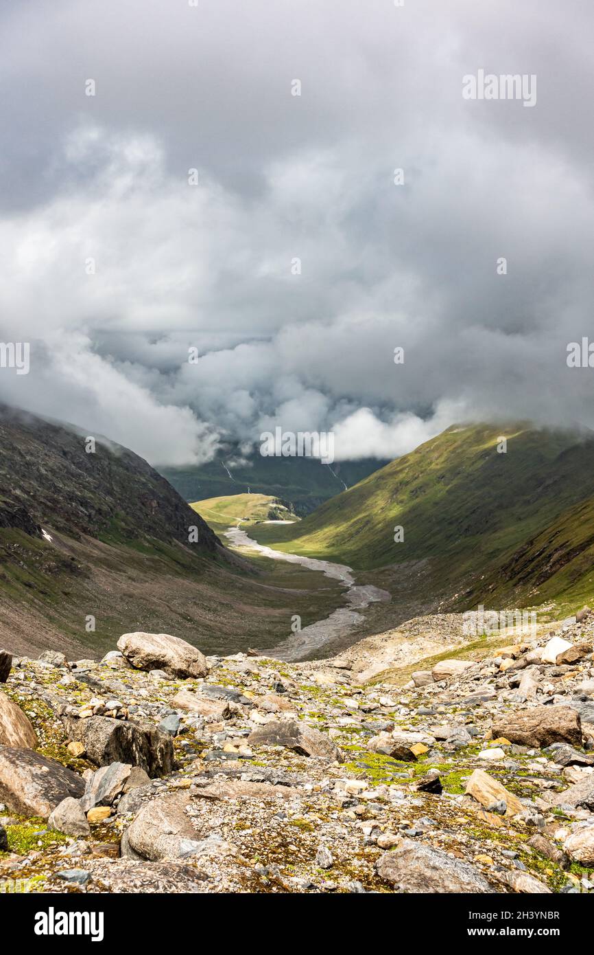 Vue depuis la gare de timbre vers Rotmoosache et Schönwieshütte, Hohe Mut, Ötztal, Autriche Banque D'Images