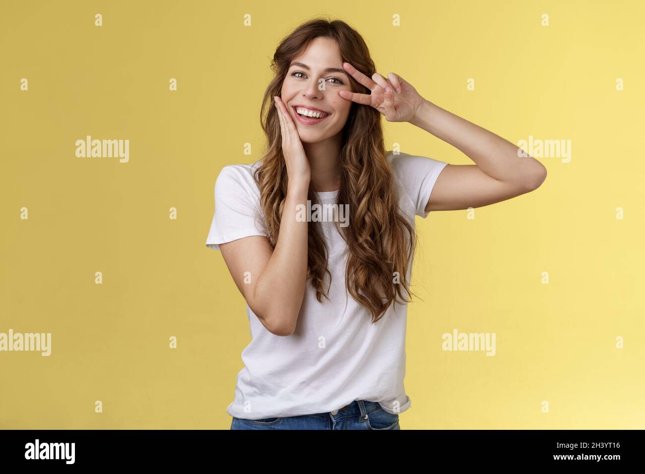 Toucher la joue Banque de photographies et d’images à haute résolution