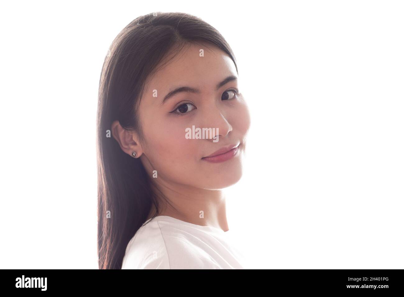Portrait d'une femme asiatique sur fond blanc Banque D'Images