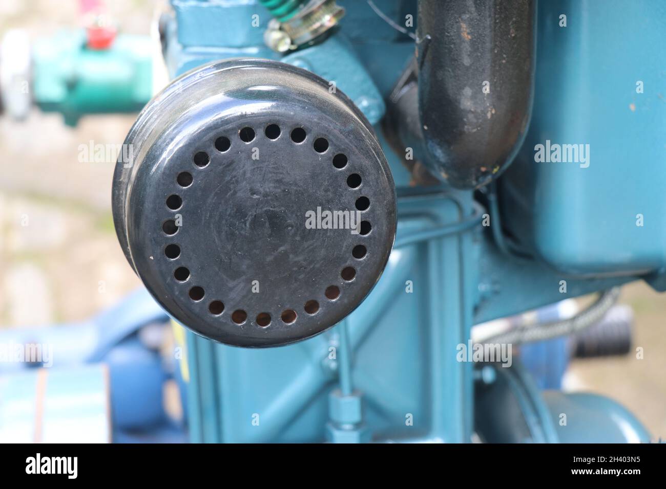 Pièce d'échappement du moteur diesel, tuyau d'échappement pour émission de fumée après combustion du carburant Banque D'Images