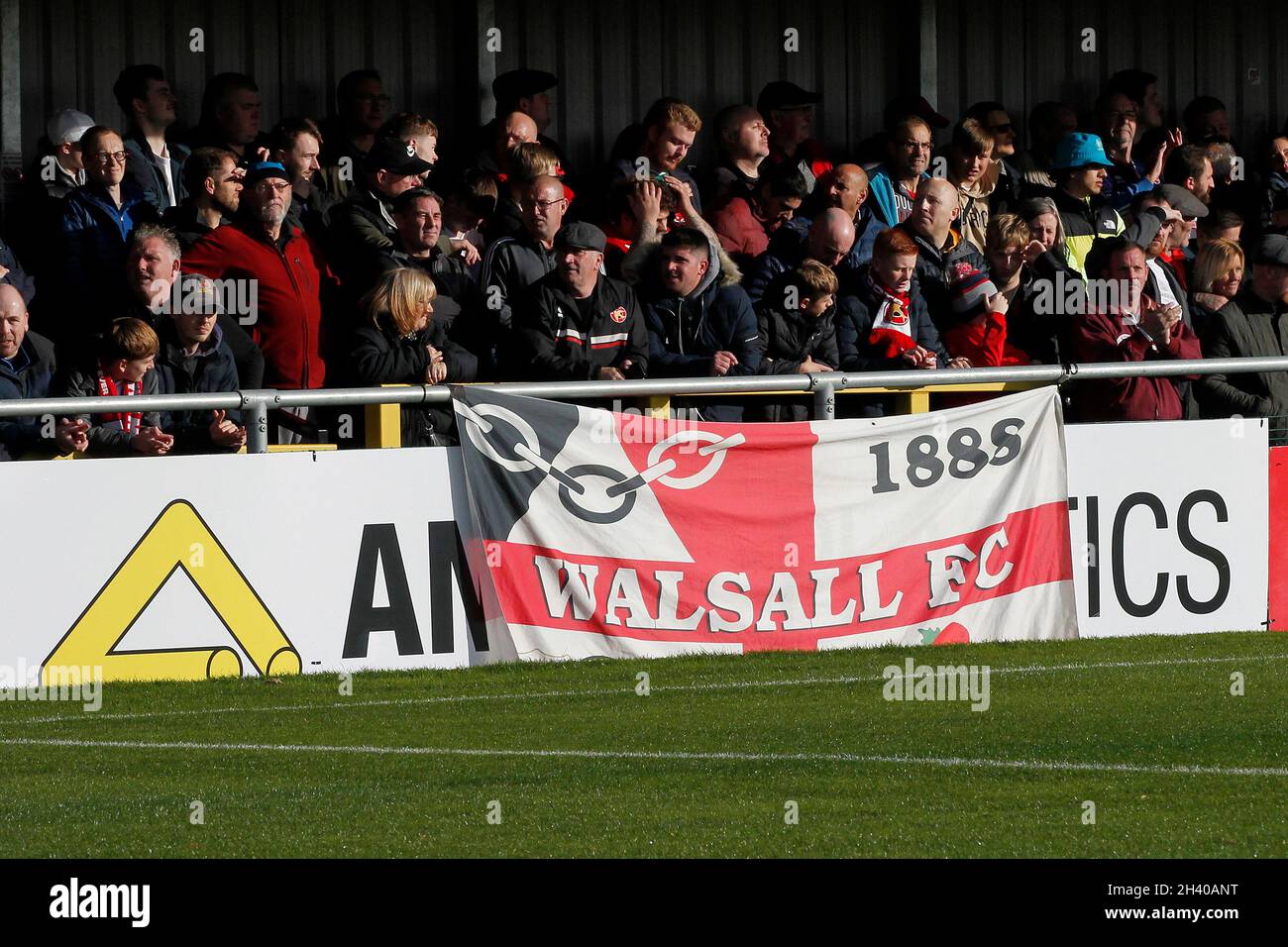 Sutton, Royaume-Uni.30 octobre 2021.Wallsall fans lors du match EFL Sky Bet League 2 entre Sutton United et Walsall à Gander Green Lane, Sutton, Angleterre, le 30 octobre 2021.Photo de Carlton Myrie.Utilisation éditoriale uniquement, licence requise pour une utilisation commerciale.Aucune utilisation dans les Paris, les jeux ou les publications d'un seul club/ligue/joueur.Crédit : UK Sports pics Ltd/Alay Live News Banque D'Images