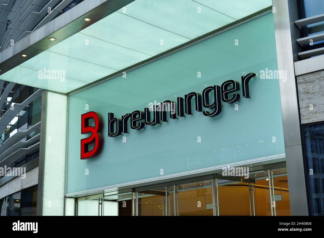 Entrée du grand magasin allemand « Breuninger » à Düsseldorf, Allemagne.Breuninger a une tradition de plus de 135 ans. Banque D'Images