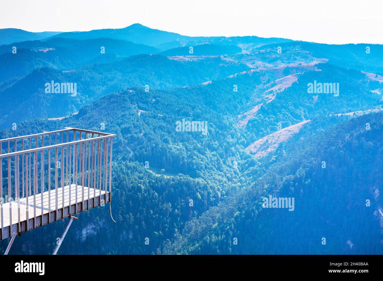 Vue panoramique de l'Eagle Eye sur la falaise dans les montagnes de Rhodope Banque D'Images