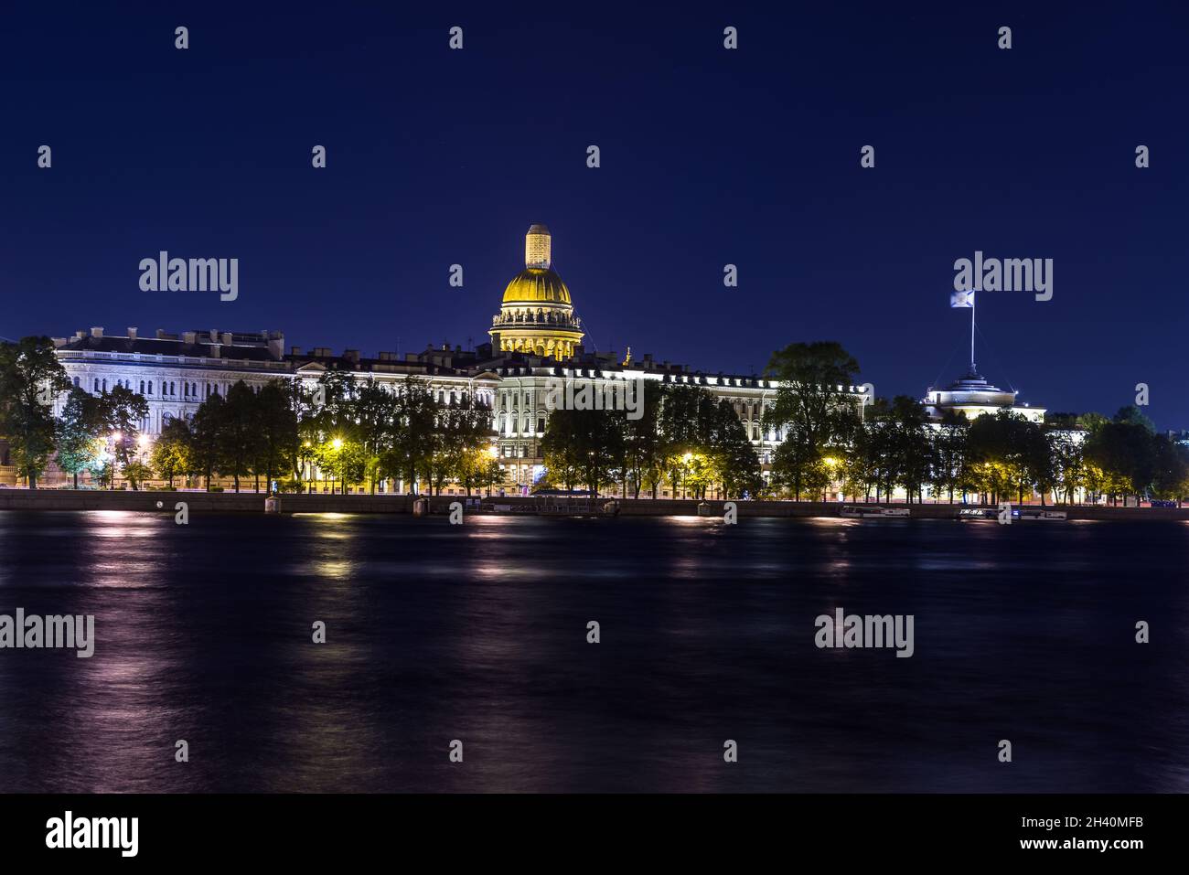 Vue sur la nuit sur Saint-Pétersbourg Banque D'Images Vue sur la nuit sur Saint-Pétersbourg Banque D'Images