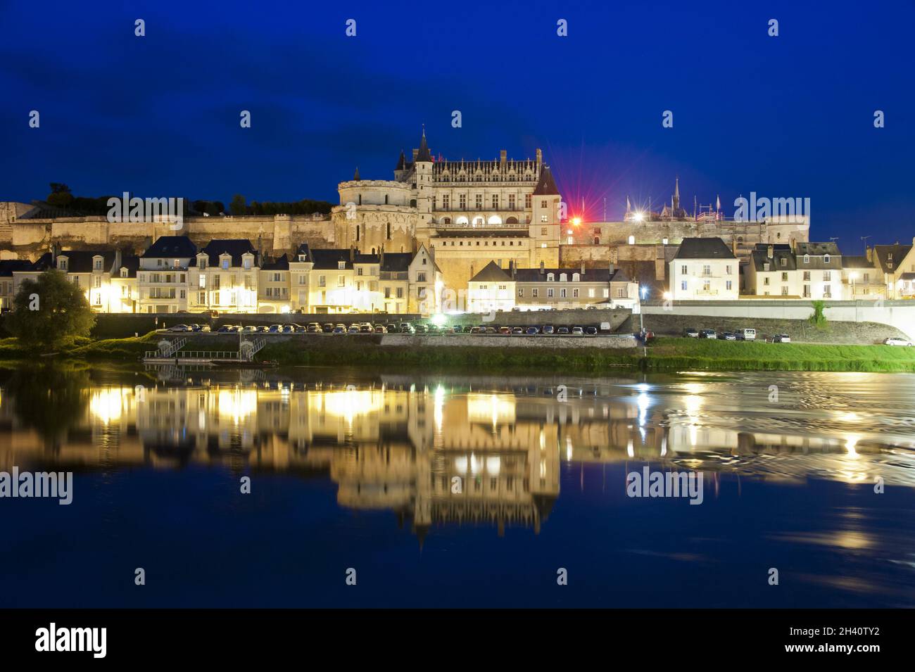 Chateau d'Amboise et de réflexions par nuit Banque D'Images