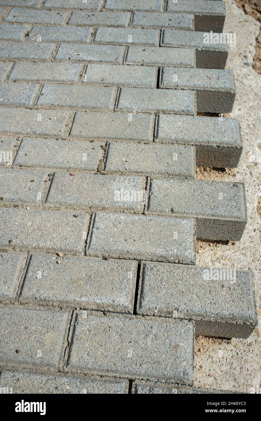 Pavés en béton en construction.Pose de pavés emboîtés Banque D'Images
