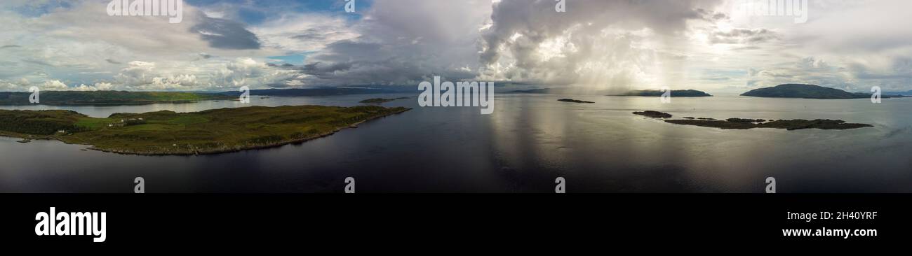 Oban, Écosse - 6 août 2021 : vue aérienne du son du Jura, de Corryvreckan et des îles autour de Dorus Mor, du point de Craignish, SCO Banque D'Images