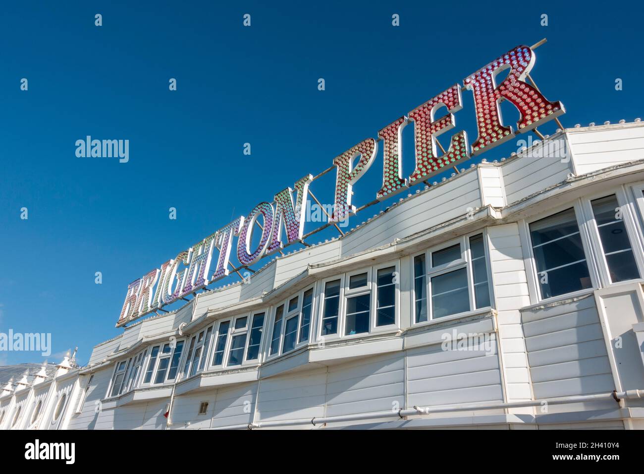 Panneau « Brighton Pier » sur Brighton's Palace Pier, Brighton Seafront, East Sussex, Royaume-Uni. Banque D'Images