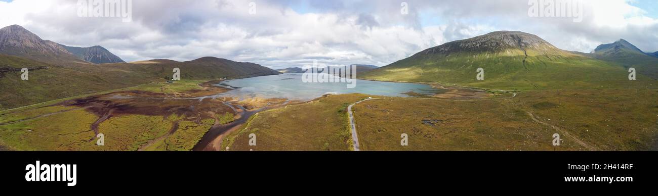 Île de Skye, Écosse - 7 septembre 2021 : point de vue aérien cousu près du Loch Ainort vers Marsco et les Cuillins et Glamanig, île de SK Banque D'Images