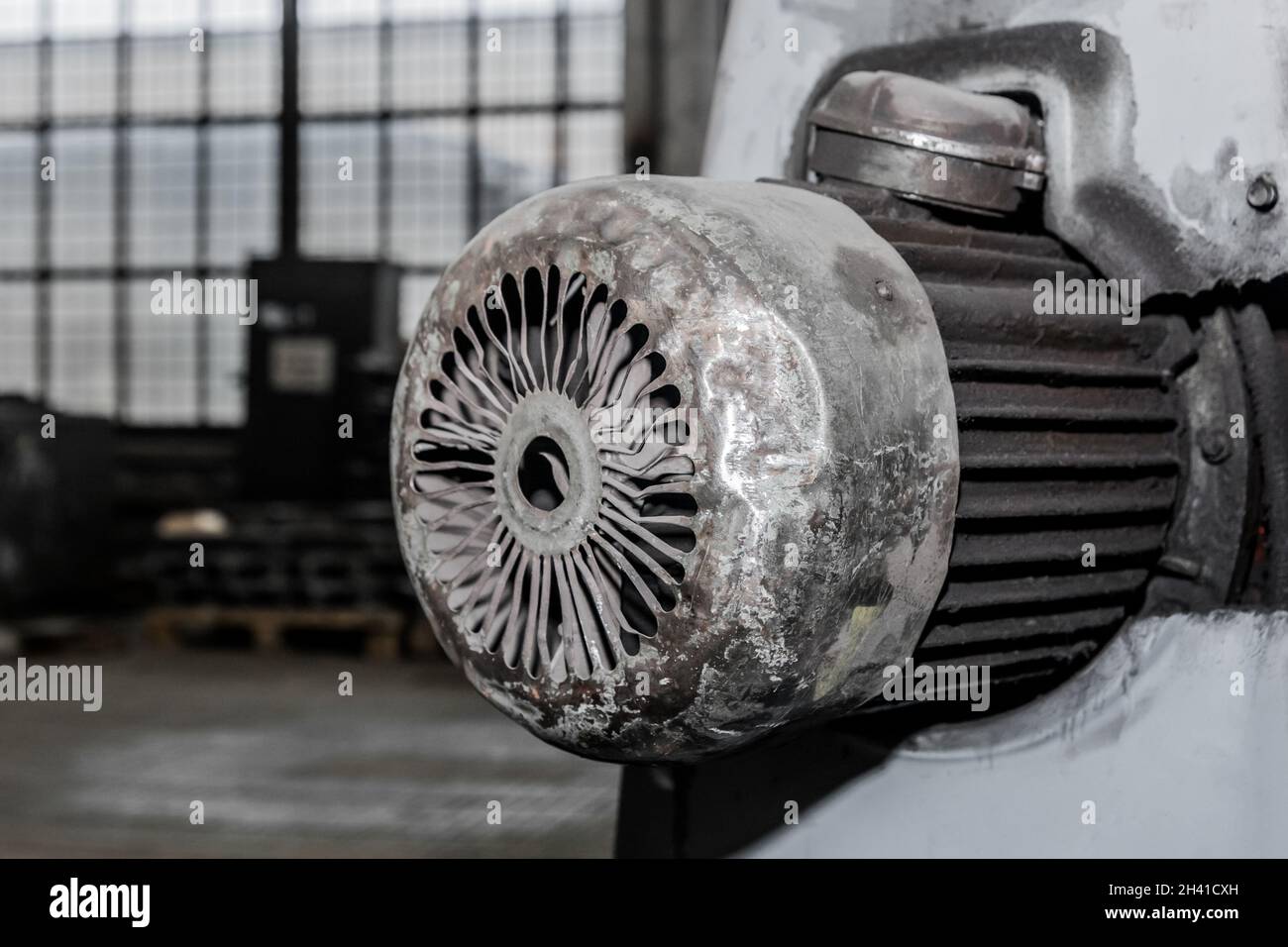 Ancien moteur à bride de l'équipement industriel de la fraiseuse dans  l'atelier d'usine Photo Stock - Alamy