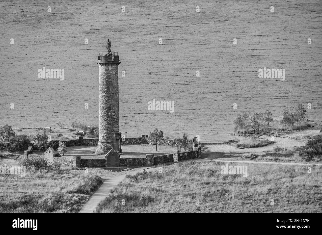 Le mémorial Glen Finnan du Loch Shiel est l'endroit où le prince Charles Edward Stuart, Bonnie le prince Charlie, a relevé son niveau de bataille ici le 19 août 1745 Banque D'Images