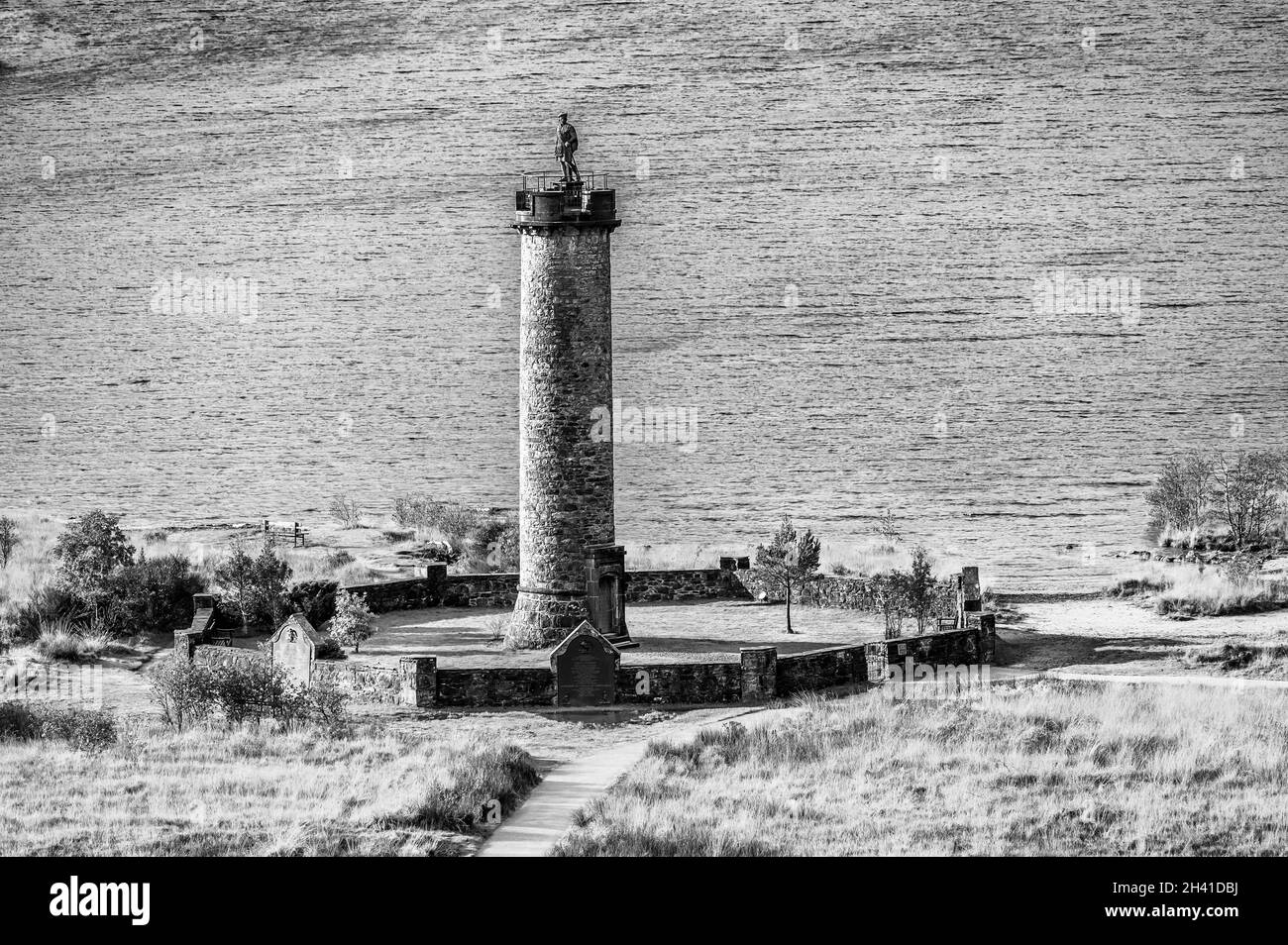 Le mémorial Glen Finnan du Loch Shiel est l'endroit où le prince Charles Edward Stuart, Bonnie le prince Charlie, a relevé son niveau de bataille ici le 19 août 1745 Banque D'Images