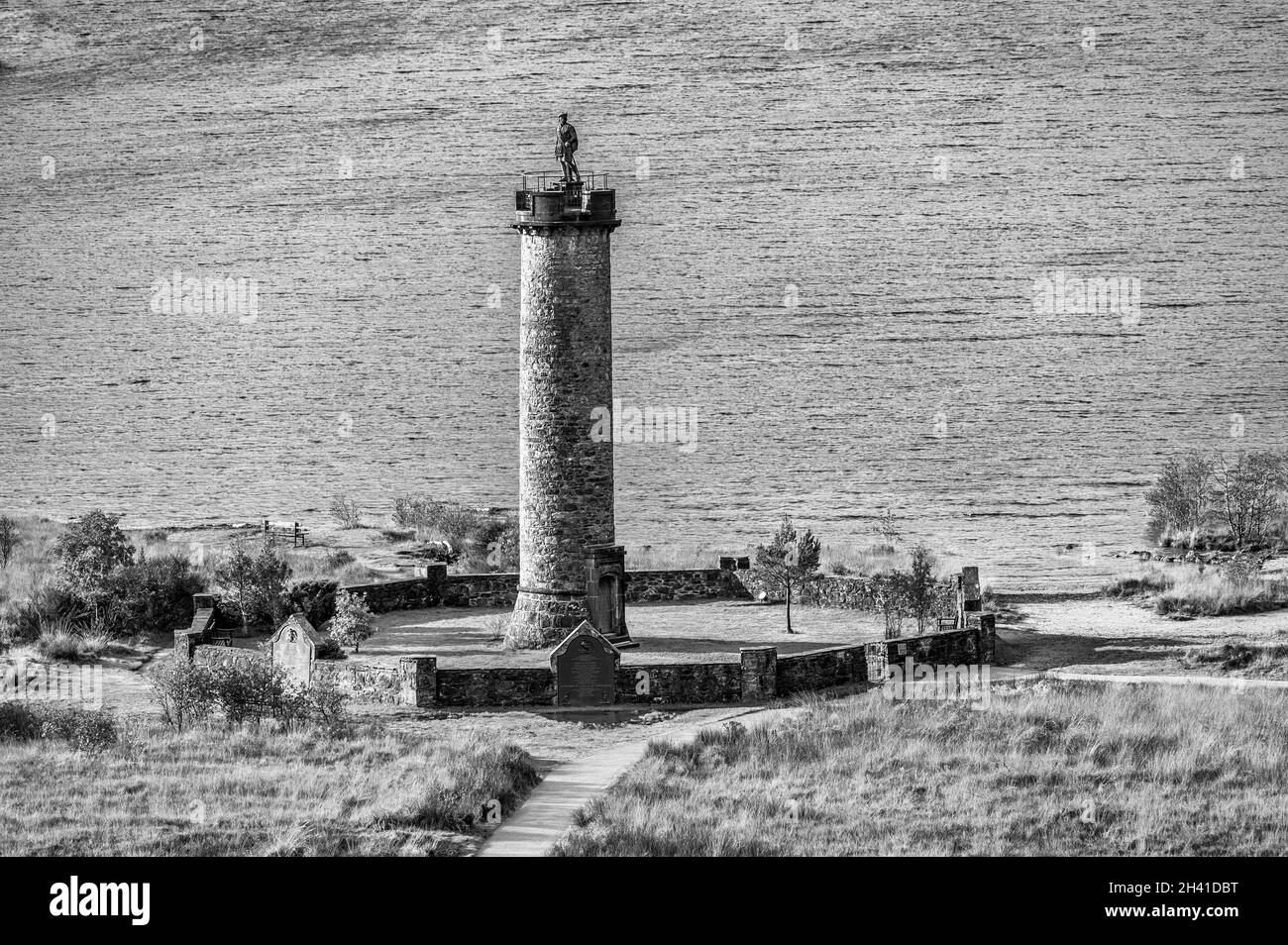 Le mémorial Glen Finnan du Loch Shiel est l'endroit où le prince Charles Edward Stuart, Bonnie le prince Charlie, a relevé son niveau de bataille ici le 19 août 1745 Banque D'Images