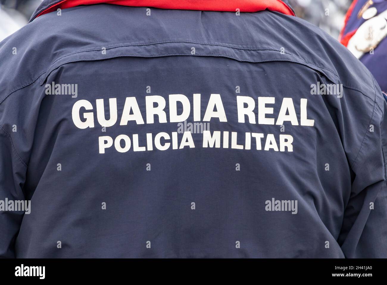 Arrière de l'uniforme de la police militaire de la Garde royale avec le texte 'Guardia Real Policia Militar' qui signifie la police militaire de la Garde royale Banque D'Images