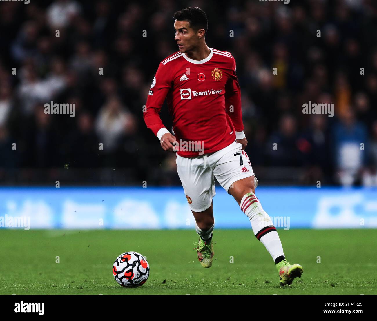 LONDRES, ANGLETERRE - OCTOBRE 30 : Cristiano Ronaldo de Manchester United lors du match de la Premier League entre Tottenham Hotspur et Manchester United au stade Tottenham Hotspur le 30 octobre 2021 à Londres, en Angleterre.(Photo par MB Media) Banque D'Images