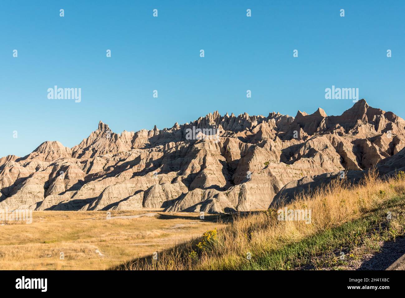 Paysage large et collines de grès dans le parc national de Badlands, États-Unis Banque D'Images