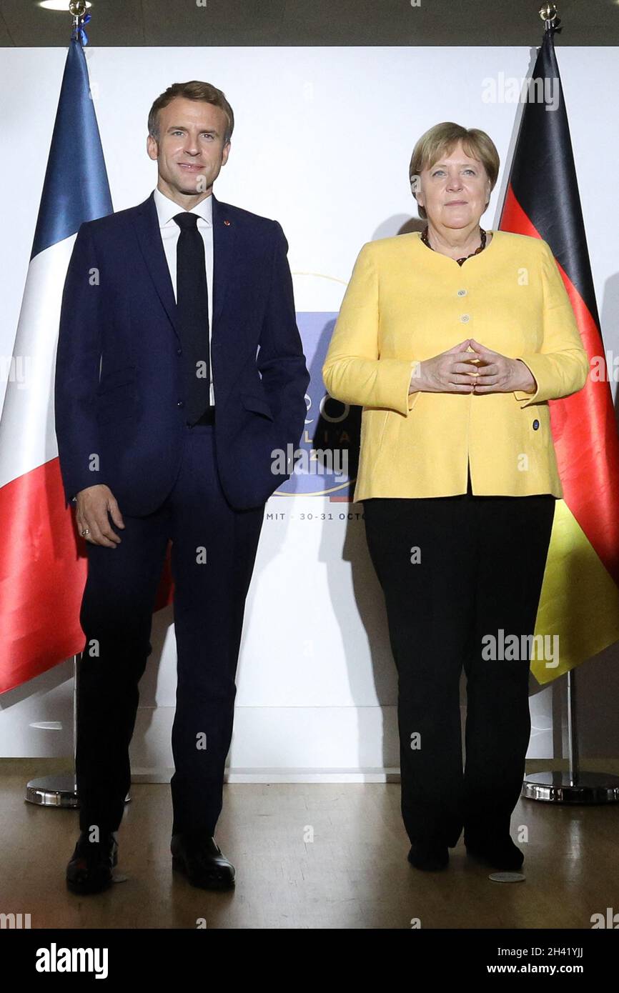 Le président de la république, Emmanuel Macron et Angela Merkel, la  chanceuse d'Allemagne avant la réunion sur l'Iran dans le cadre du G20 à  Rome, le 30 octobre 2021.Boris Johnson, Premier ministre