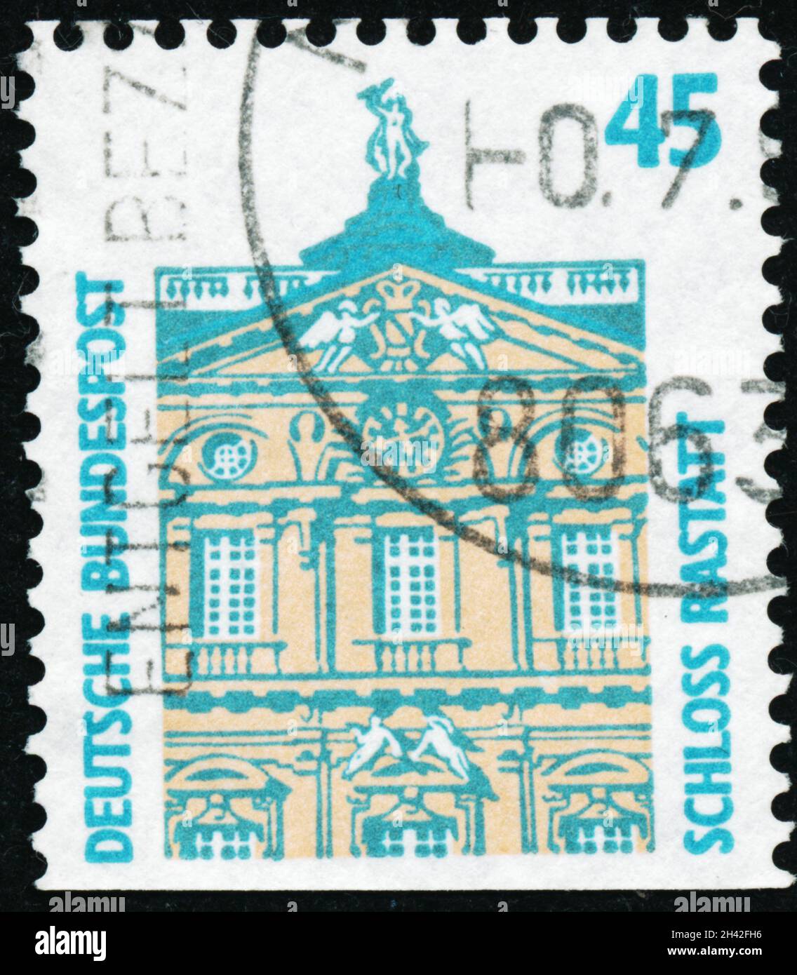 POLTAVA, UKRAINE - 31 octobre 2021.Timbre d'époque imprimé en Allemagne vers 1990 montre le château de Rastatt et Helgoland Banque D'Images