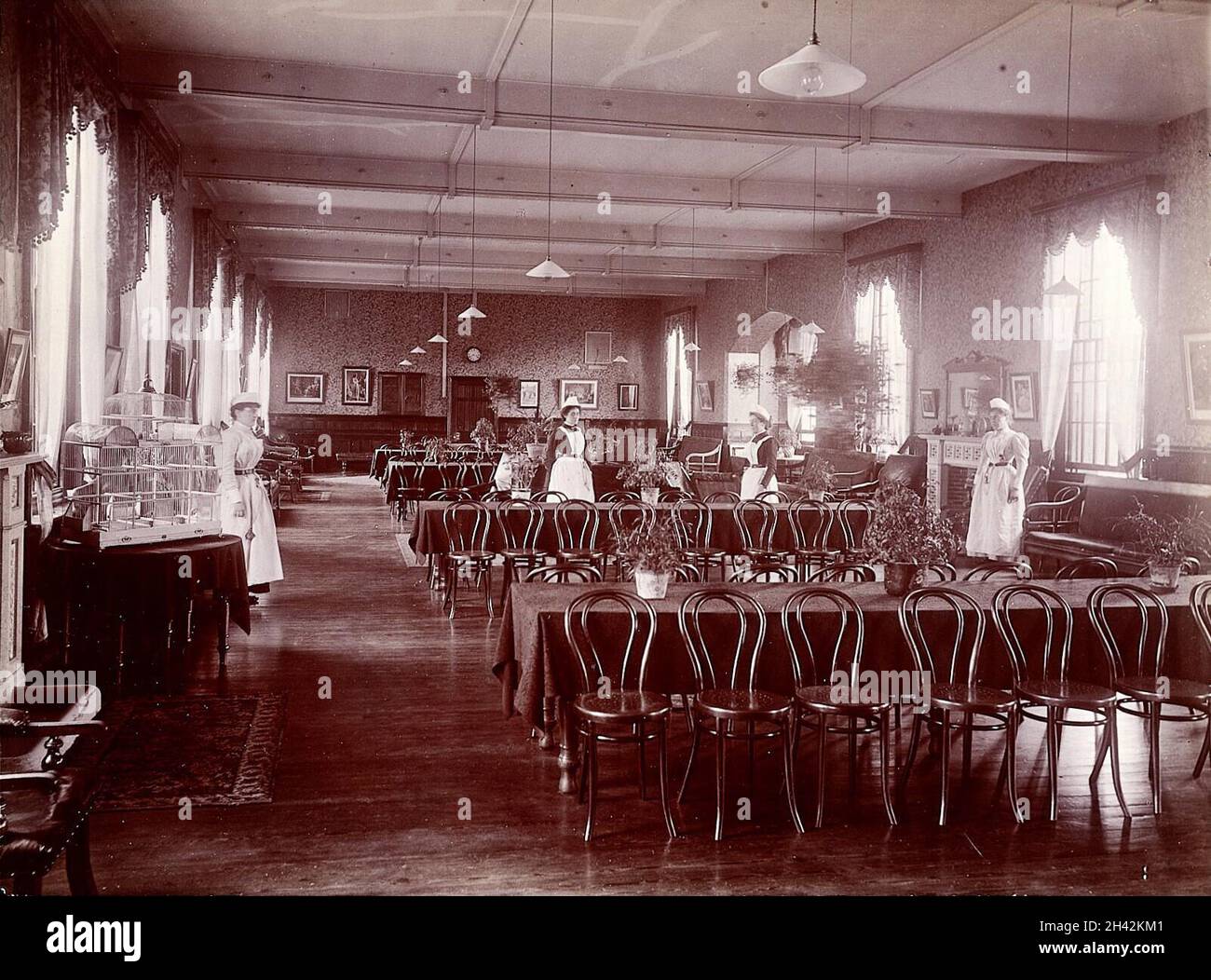 Claybury Asylum, Woodford, Essex: Une salle à manger (?).Photo de London & County Photographic Co., [1893?]. Banque D'Images