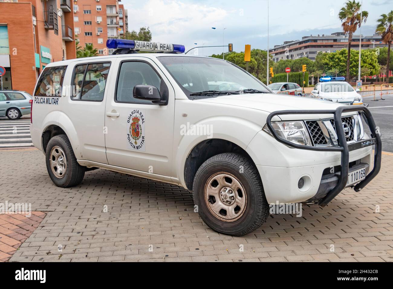 Huelva, Espagne - 30 octobre 2021 : Nissan Pathfinder de la police militaire de la Garde royale espagnole Banque D'Images