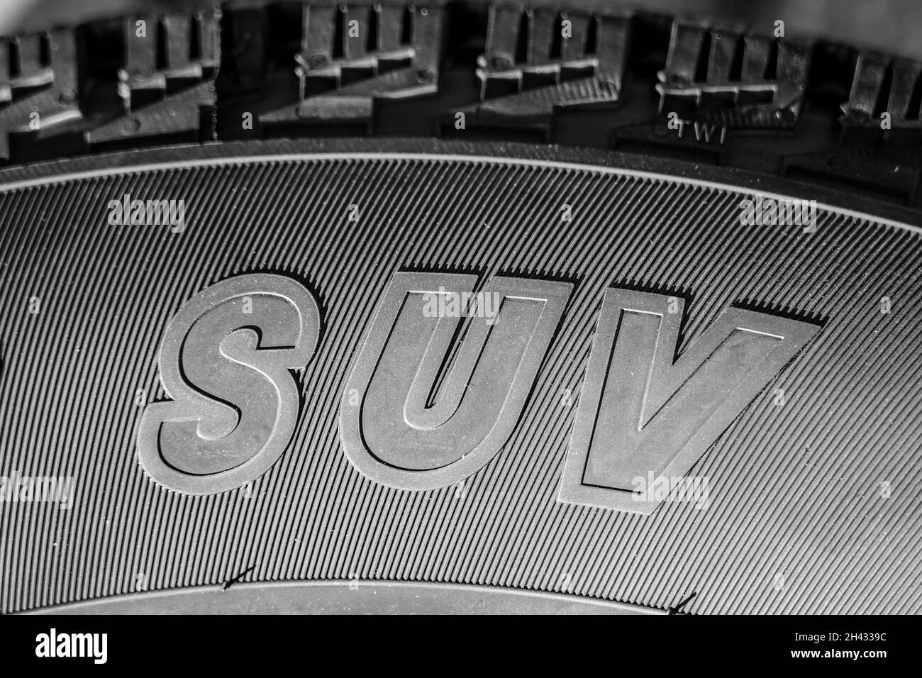 Inscription SUV sur le flanc d'un pneu tout-terrain Banque D'Images