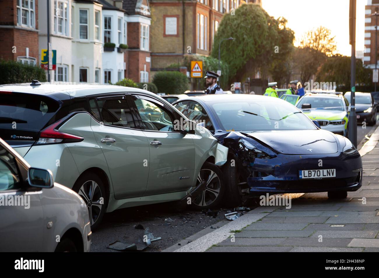 Londres, Royaume-Uni.31 octobre 2021.Police cordon de Halford Road SW6 Londres après 3 voies collision de voiture aujourd'hui 31.10.2021 crédit: Amy Smirk/Alamy Live News Banque D'Images