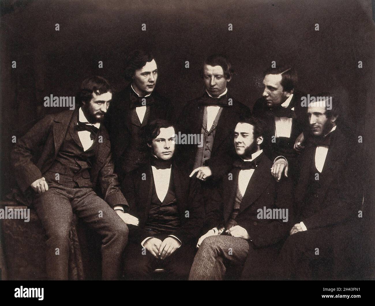 Résidents de l'ancienne infirmerie royale, Édimbourg, été 1854 : dans le sens des aiguilles d'une montre de gauche, John Beddoe (assis à gauche), John Kirk (rangée arrière), George Hogarth Pringle (rangée arrière), Patrick Heron Watson (rangée arrière), Alexander Struthers (assis à droite), David Christison (assis à l'avant, à droite), Joseph Lister (assis à gauche).Photographie. Banque D'Images