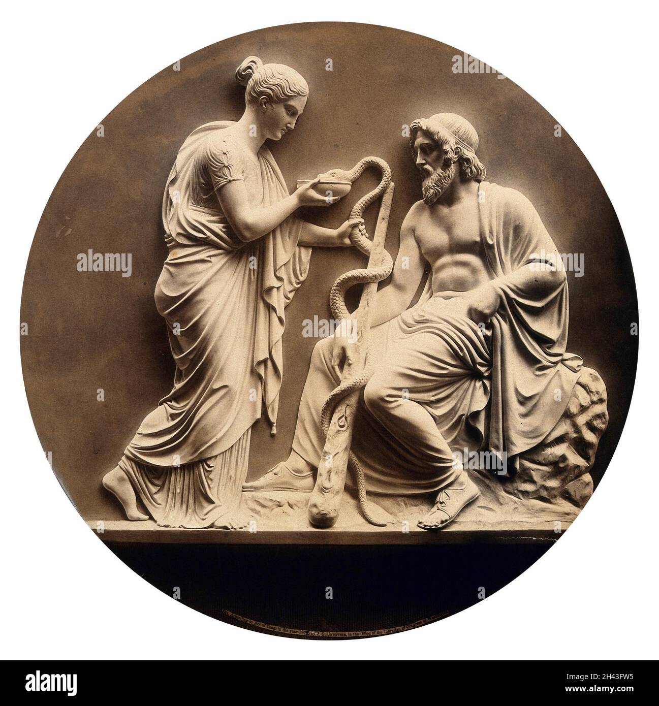 Aesculapius, le Dieu de la guérison, avec sa fille Hygieia, la déesse de la santé.Photographie, env.1890 (?), d'un bas-relief. Banque D'Images