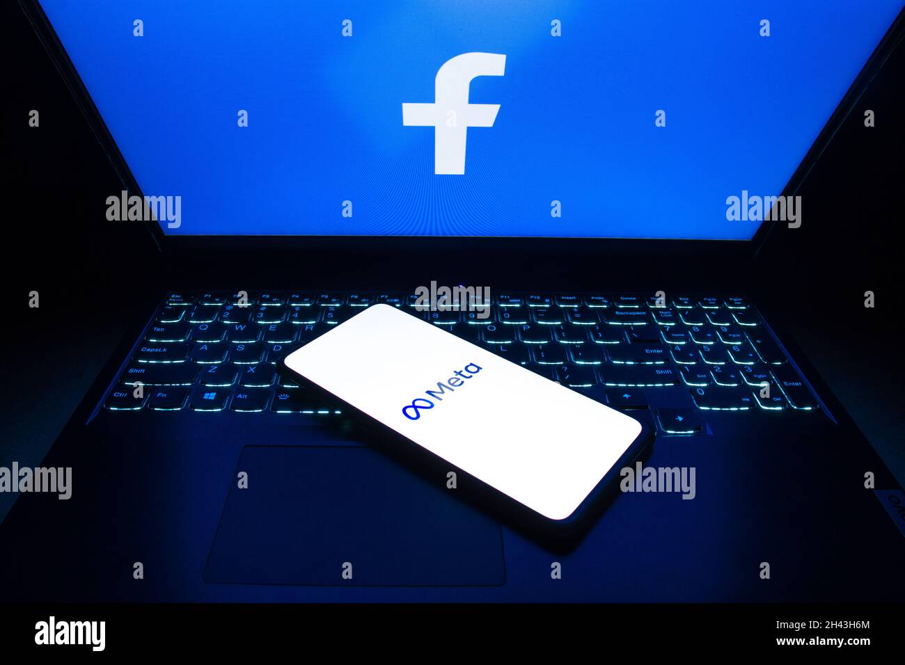 West Bangal, Inde - 30 octobre 2021 : Meta le nouveau logo de nom facebook sur l'image de stock d'affichage du téléphone. Banque D'Images