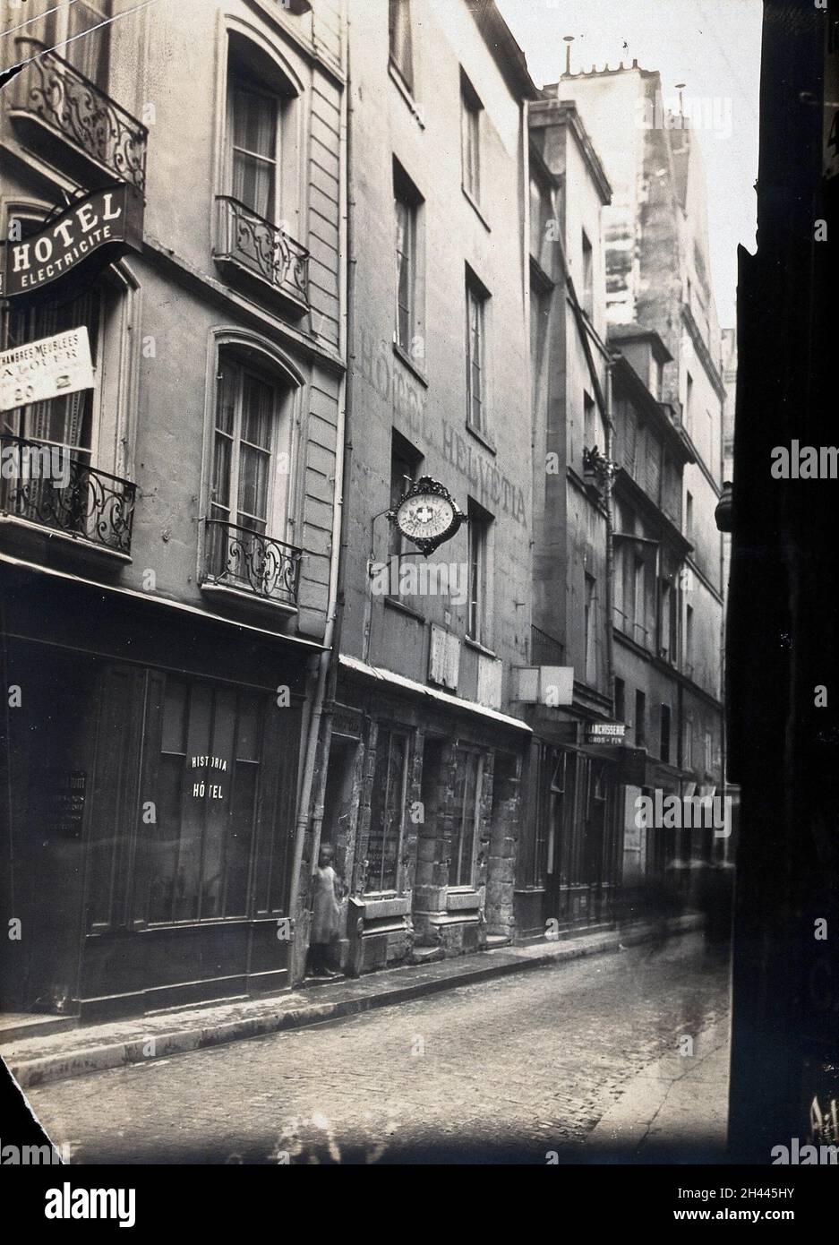 Une rue parisienne, le long de laquelle se trouve l'Hôtel Helvétia, qui était auparavant la maison de Nicolas Flamel, l'alchimiste du XIVe siècle.Photographie. Banque D'Images