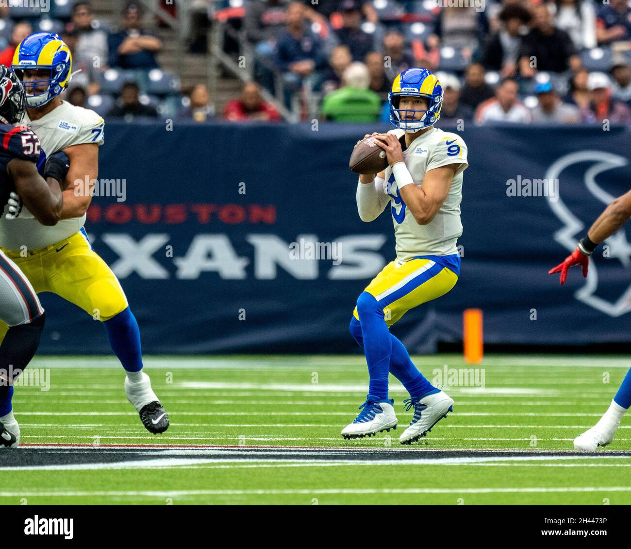 Houston, Texas, États-Unis.Octobre 31.QB Matthew Stafford #9 des Los Angeles Rams en action contre les Houston Texans au NRG Stadium à Houston Texas.Les Rams batte les Texans 38-22.Crédit : CAL Sport Media/Alay Live News Banque D'Images