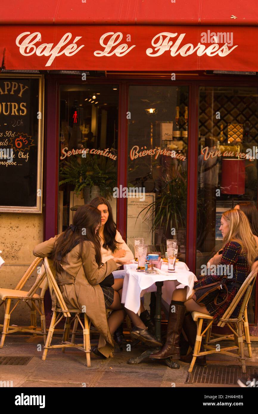 France, Paris, scène de rue, café, terrasse,personnes, Banque D'Images