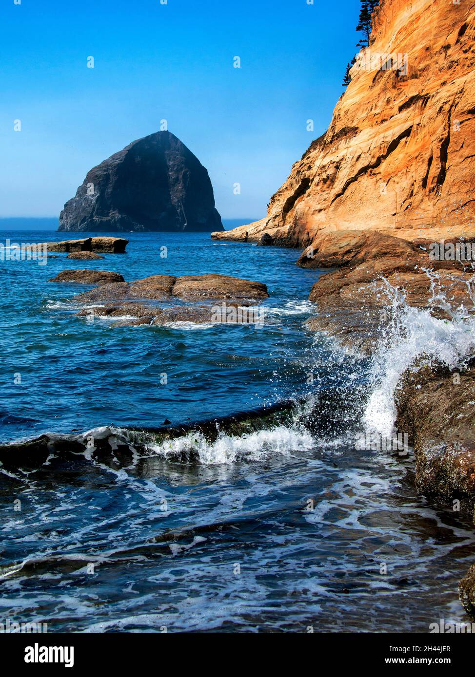 Haystack Rock à Cape Kiwanda, Pacific City, Oregon Banque D'Images