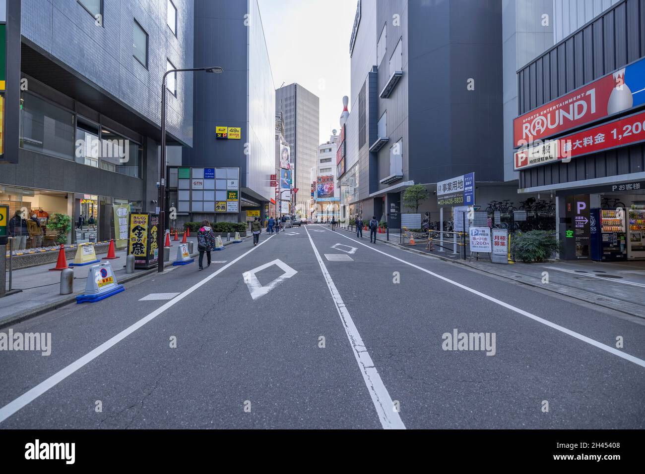 Ikebukuro est une station célèbre de Tokyo.De nombreux centres commerciaux, restaurants, cafés sont situés dans les environs.Ikebukuro est une ville d'affaires. Banque D'Images