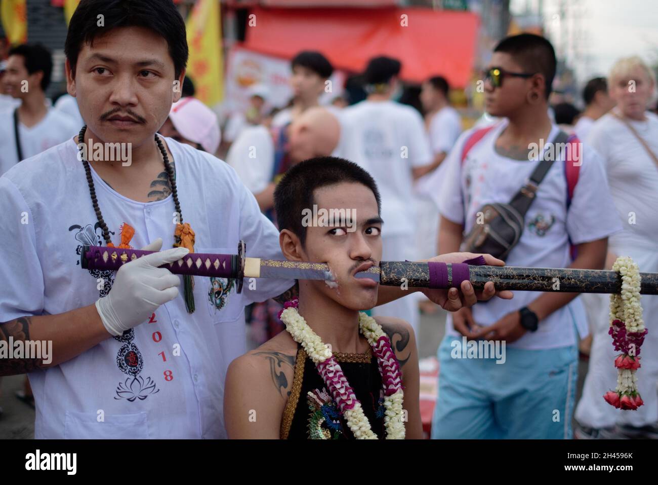 Une procession pendant le Festival végétarien (Festival des neuf dieux de l'empereur) dans la ville de Phuket, Thaïlande Banque D'Images