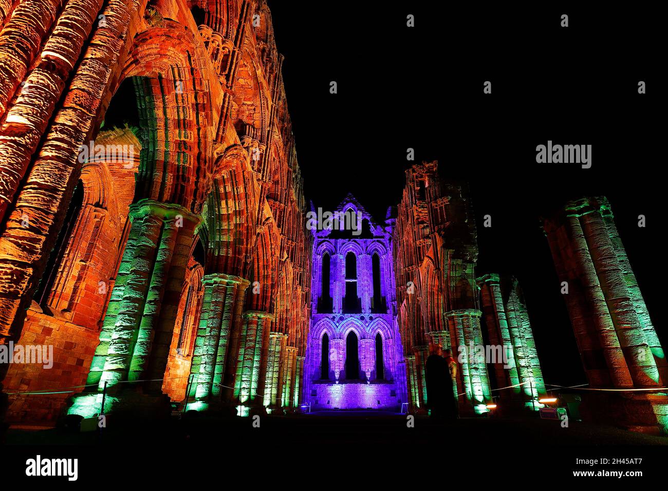 Illuminations de l'abbaye de Whitby dans le North Yorkshire, Royaume-Uni Banque D'Images