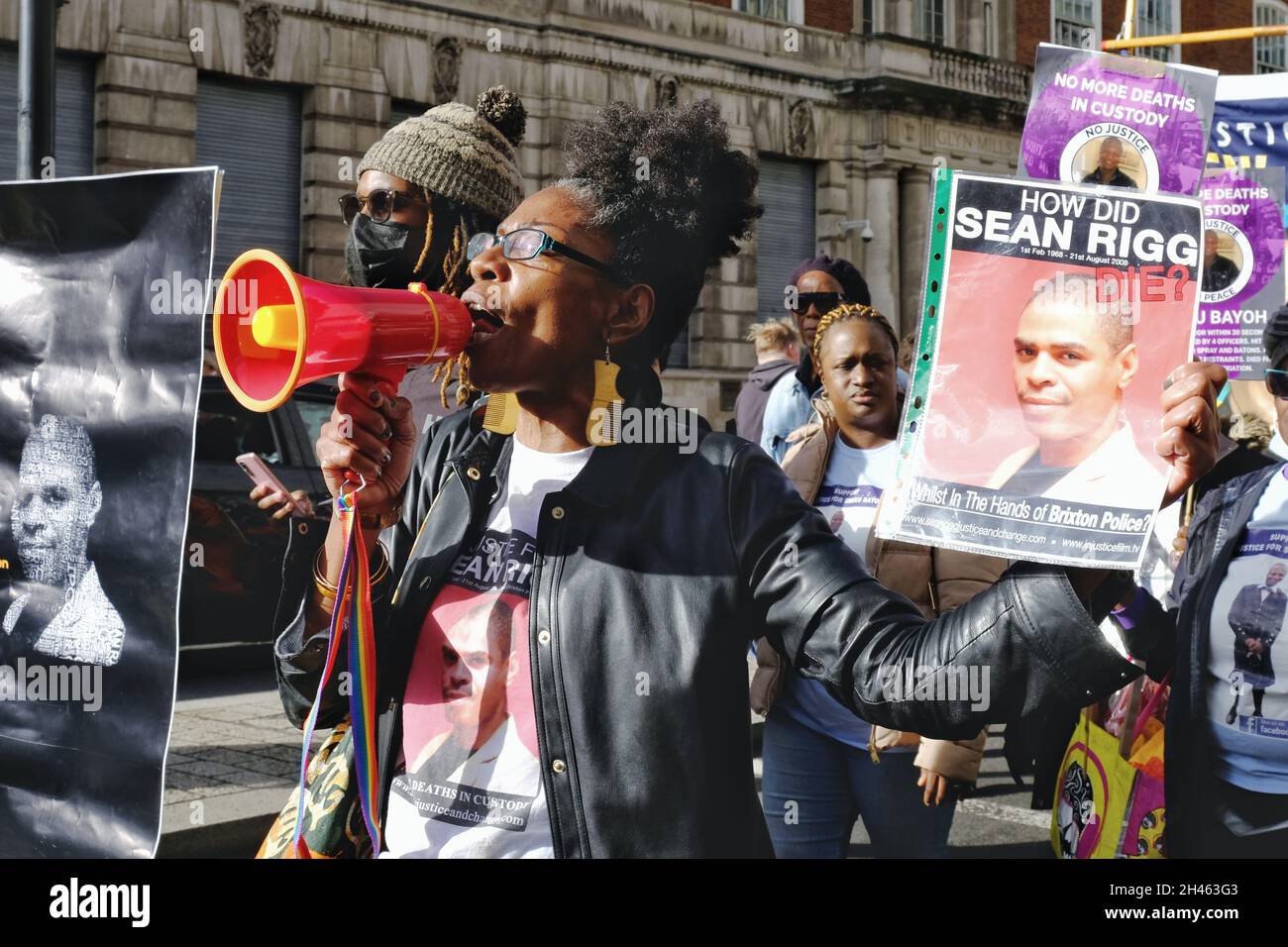 Londres, Royaume-Uni.Marcia Rigg, présidente de United Friends & Family Campaign, dirige la marche annuelle pour les personnes décédées en détention ou en prison. Banque D'Images