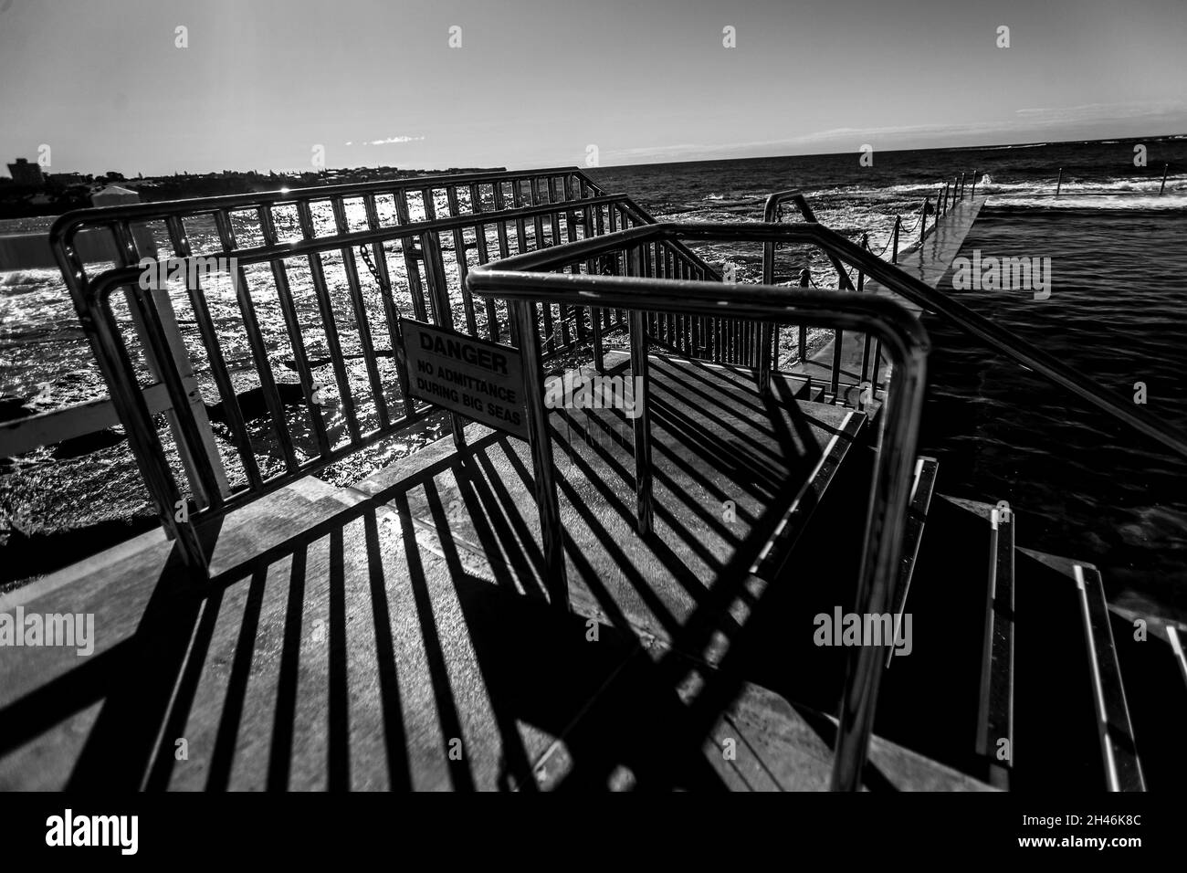 Piscines de Bronte Beach et surf Banque D'Images
