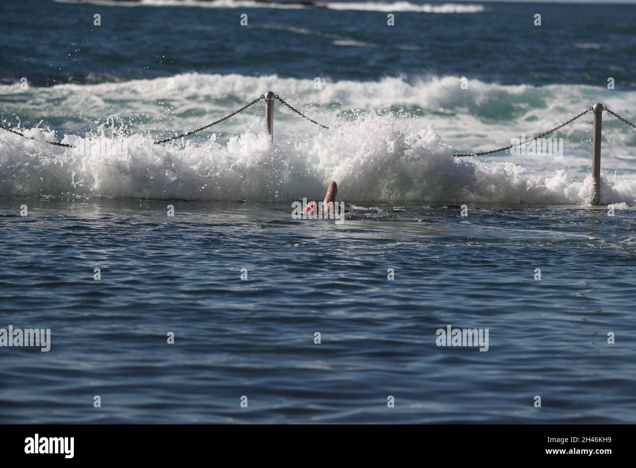 Piscines de Bronte Beach et surf Banque D'Images