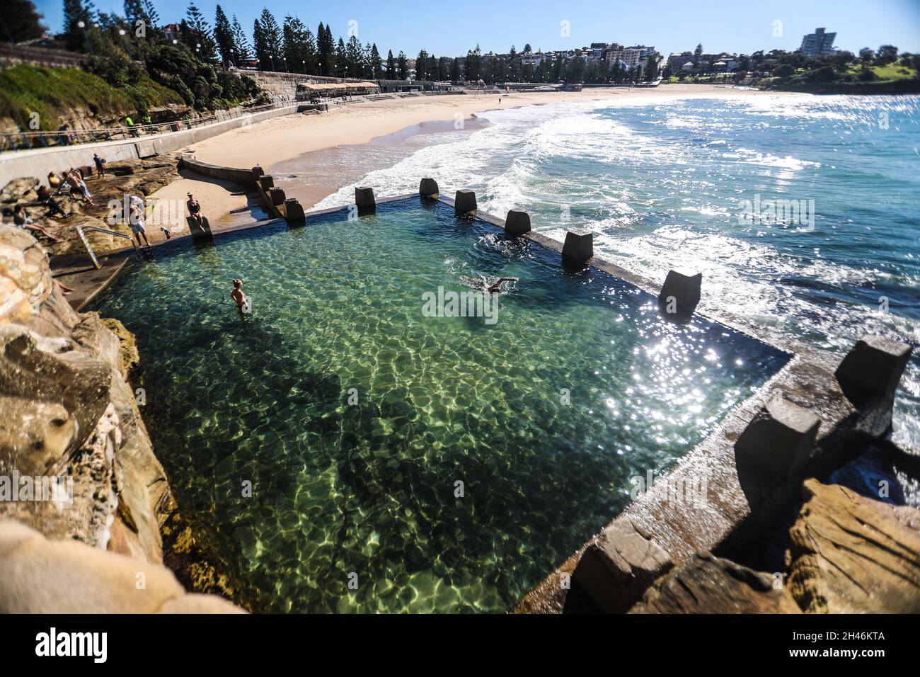 Piscines de Bronte Beach et surf Banque D'Images